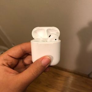Airpod charging case and only Right airpod